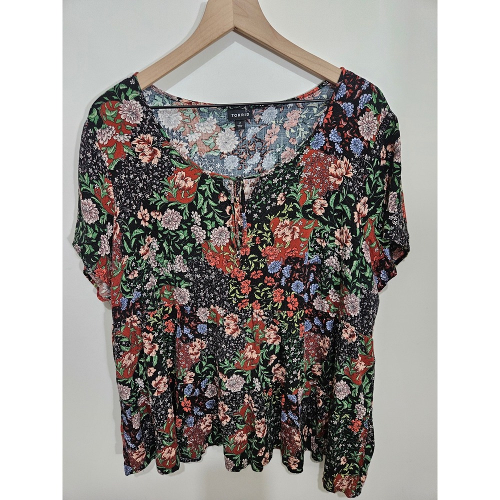 Torrid Floral Patchwork Babydoll Top Short Sleeve Keyhole Tie Blouse Size 2